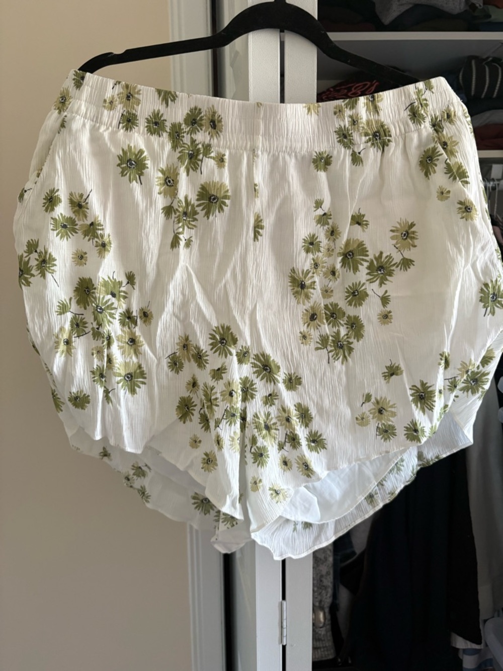 Abercrombie Floral Women's Shorts with Olive Green Daisies